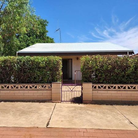 The House With The Purple Gate Villa Broken Hill Eksteriør bilde